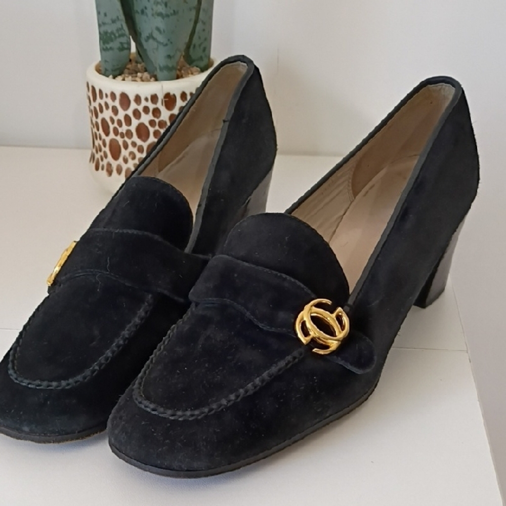 Vintage Gucci Black Heeled Loafers with Gold Accent Womens Size 37 B Shoe - Picture 4 of 15